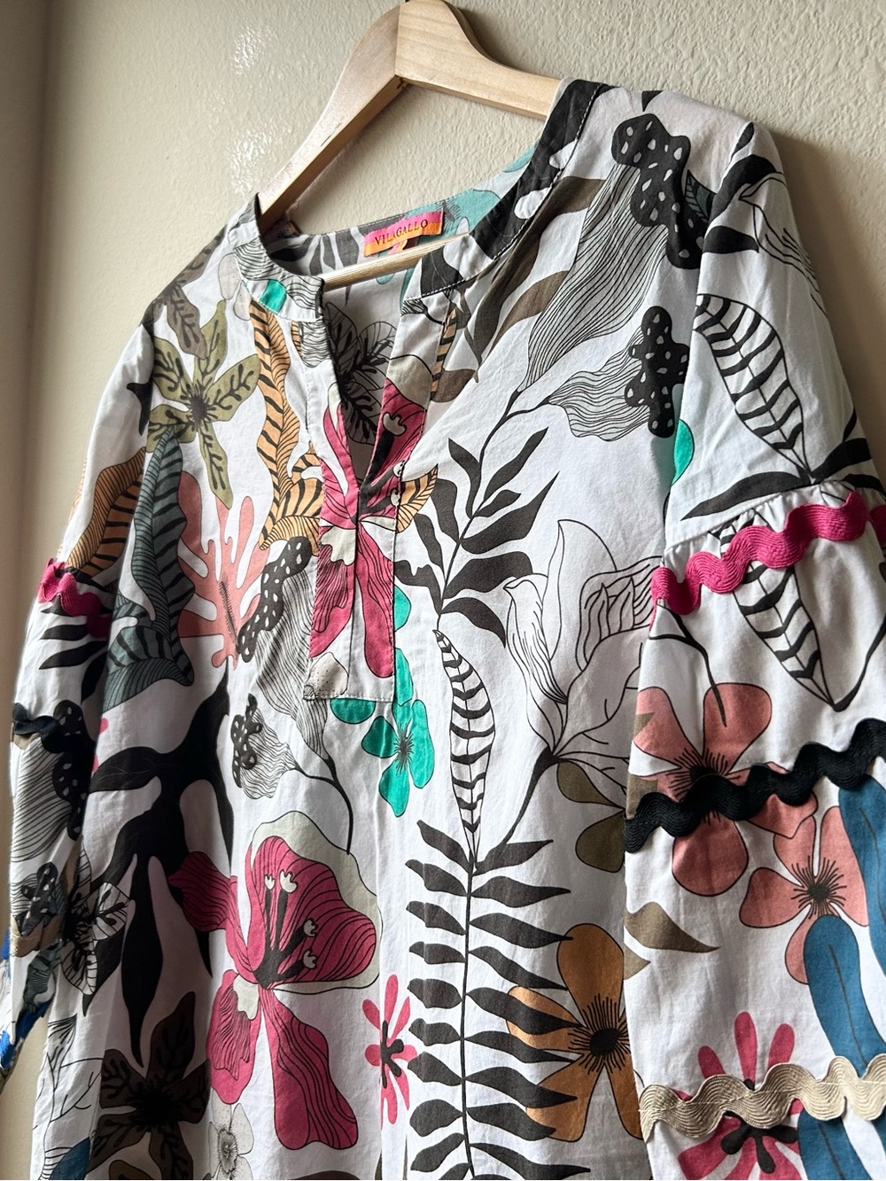 VILAGALLO lucera V Neck Novelty Print top in multi Sz 44 - Picture 8 of 15